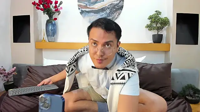 Snapshot of JohnBelRose chatting on November 29, 8:01 pm JohnBelRose online show from November 29, 8:01 pm