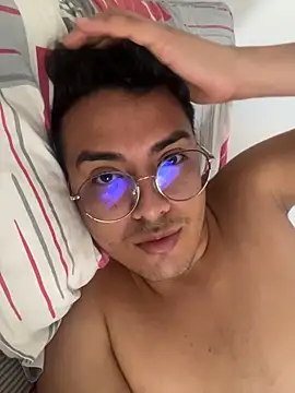 Snapshot of JohnBelRose chatting on November 30, 1:15 pm JohnBelRose online show from November 30, 1:15 pm