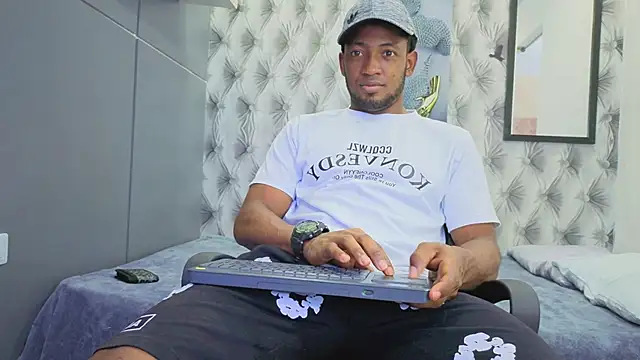 Snapshot of Stevenbrand chatting on November 1, 7:27 pm Stevenbrand online show from November 1, 7:27 pm