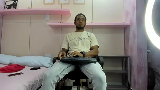 Snapshot of Stevenbrand chatting on November 4, 7:35 pm Stevenbrand online show from November 4, 7:35 pm