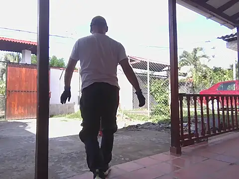 Snapshot of 44nextdoorgentleman chatting on October 18, 8:20 pm 44nextdoorgentleman online show from October 18, 8:20 pm