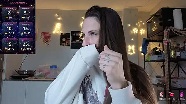 Snapshot of mistressaurora chatting on October 27, 8:40 am mistressaurora online show from October 27, 8:40 am