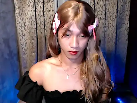 taylaxuxu online show from December 15, 8:51 am