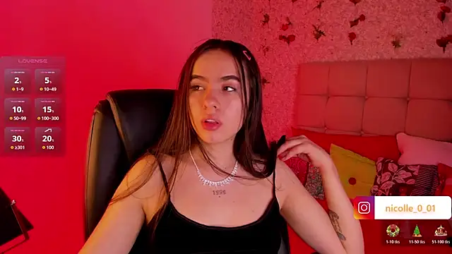 Snapshot of amelia_ferrerx chatting on November 22, 3:27 am amelia ferrerx online show from November 22, 3:27 am