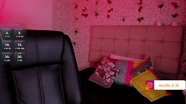 Snapshot of amelia_ferrerx chatting on November 23, 4:23 am amelia ferrerx online show from November 23, 4:23 am