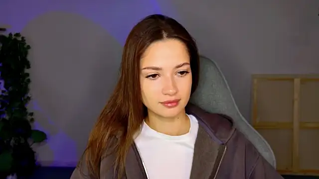 Snapshot of KiraVair chatting on November 8, 9:31 am KiraVair online show from November 8, 9:31 am