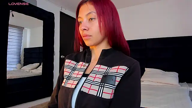 Snapshot of melanie_roux__ chatting on January 6, 12:20 pm melanie roux online show from January 6, 12:20 pm