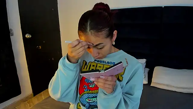 Snapshot of melanie_roux__ chatting on January 8, 12:29 pm melanie roux online show from January 8, 12:29 pm