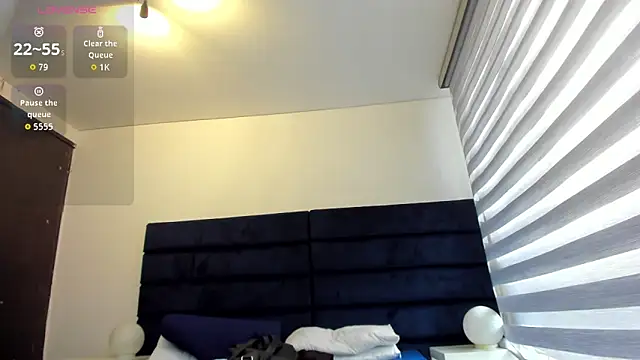 Snapshot of melanie_roux__ chatting on January 15, 12:32 pm melanie roux online show from January 15, 12:32 pm