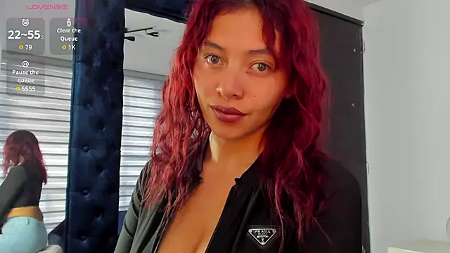 Snapshot of melanie_roux__ chatting on January 18, 12:42 pm melanie roux online show from January 18, 12:42 pm