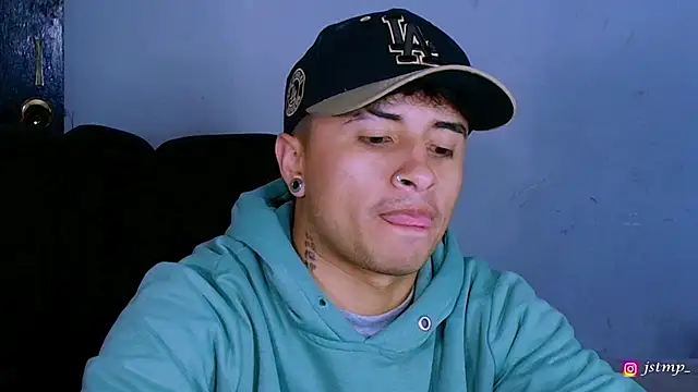 Snapshot of jhon_mendoza_ chatting on November 13, 6:07 pm jhon mendoza online show from November 13, 6:07 pm