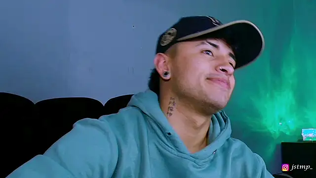 Snapshot of jhon_mendoza_ chatting on November 14, 6:45 am jhon mendoza online show from November 14, 6:45 am