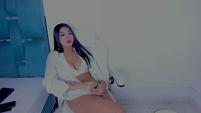 Snapshot of tifanymonroe chatting on December 5, 3:48 am tifanymonroe online show from December 5, 3:48 am