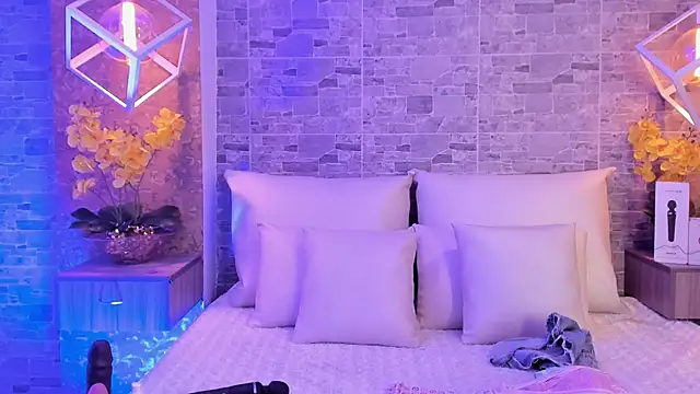 Catalina-Thompson online show from November 8, 12:16 pm