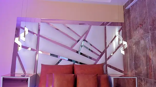 Catalina-Thompson online show from April 9, 11:59 am