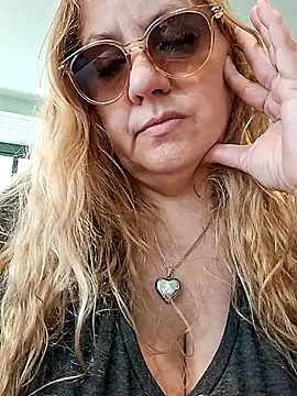 Snapshot of JennyInVegas chatting on October 23, 6:28 pm JennyInVegas online show from October 23, 6:28 pm