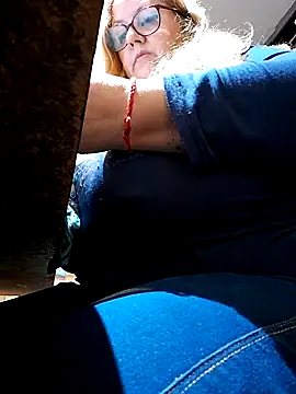 Snapshot of JennyInVegas chatting on October 27, 3:16 pm JennyInVegas online show from October 27, 3:16 pm