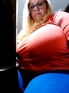 Snapshot of JennyInVegas chatting on December 4, 2:26 pm JennyInVegas online show from December 4, 2:26 pm