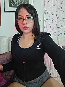 chloebrownn03 online show from April 15, 3:13 am