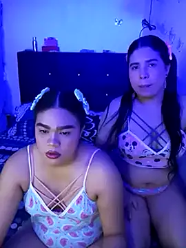 Snapshot of 2moons_full_of_love chatting on November 5, 10:43 pm 2moons full of love online show from November 5, 10:43 pm