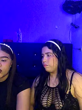 Snapshot of 2moons_full_of_love chatting on November 6, 11:15 pm 2moons full of love online show from November 6, 11:15 pm