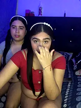 Snapshot of 2moons_full_of_love chatting on November 8, 11:03 pm 2moons full of love online show from November 8, 11:03 pm