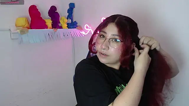 Snapshot of littlee_red chatting on November 14, 10:07 pm littlee red online show from November 14, 10:07 pm