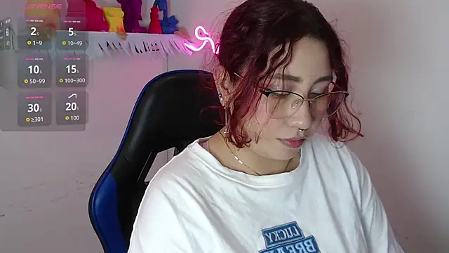 Snapshot of littlee_red chatting on November 22, 8:19 pm littlee red online show from November 22, 8:19 pm