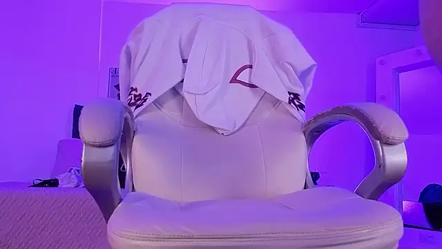 littlee red online show from February 3, 2:53 am