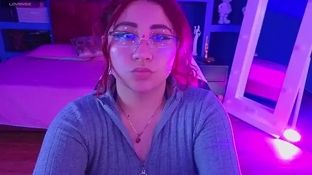 littlee red online show from February 10, 9:08 pm