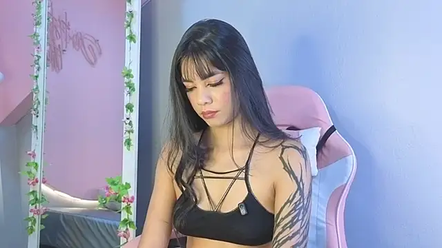 Snapshot of lulu_wonder chatting on May 11, 8:06 pm lulu wonder online show from May 11, 8:06 pm