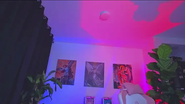 SophiaBerryy online show from April 11, 7:45 am