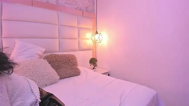 Snapshot of Sofia_clk chatting on November 11, 3:28 am Sofia clk online show from November 11, 3:28 am