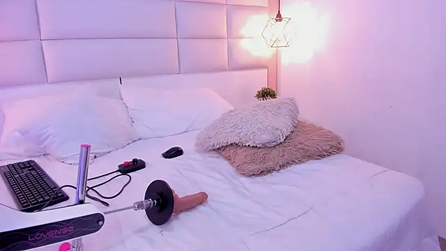 Snapshot of Sofia_clk chatting on November 16, 8:20 am Sofia clk online show from November 16, 8:20 am