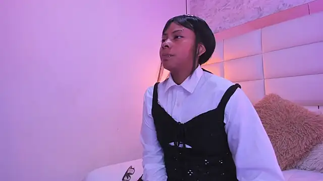 Snapshot of Sofia_clk chatting on November 25, 3:28 am Sofia clk online show from November 25, 3:28 am