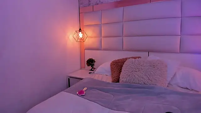 Snapshot of Sofia_clk chatting on December 3, 3:47 am Sofia clk online show from December 3, 3:47 am