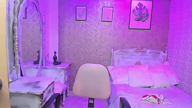 Snapshot of Sofia_clk chatting on December 20, 3:24 am Sofia clk online show from December 20, 3:24 am