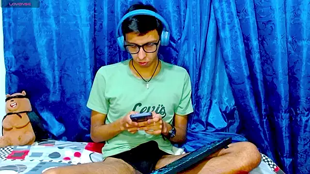 DavTwink3100 online show from March 13, 1:56 am