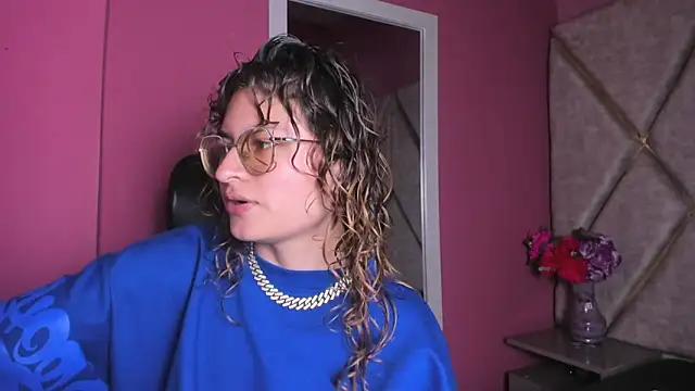 EmiliRouse  online show from November 19, 2:55 am