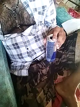 Snapshot of DesiBlackBull chatting on October 24, 8:22 am DesiBlackBull online show from October 24, 8:22 am