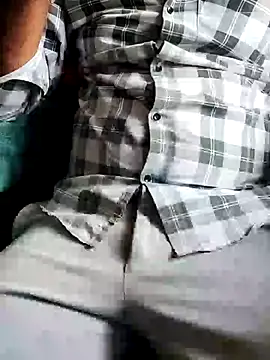 Snapshot of DesiBlackBull chatting on November 29, 9:01 am DesiBlackBull online show from November 29, 9:01 am