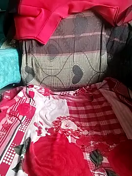 Snapshot of DesiBlackBull chatting on December 16, 11:48 am DesiBlackBull online show from December 16, 11:48 am