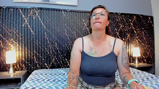 Snapshot of alice_h4rt chatting on November 8, 12:49 pm alice h4rt online show from November 8, 12:49 pm