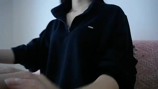 winterr12 online show from October 31, 6:47 am