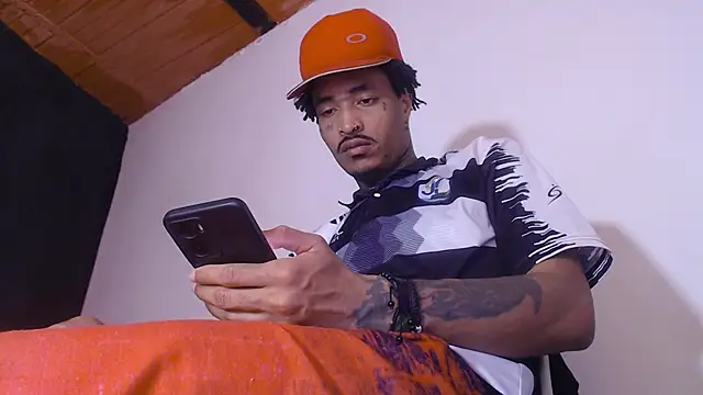 Anaconda larga online show from April 1, 1:23 pm