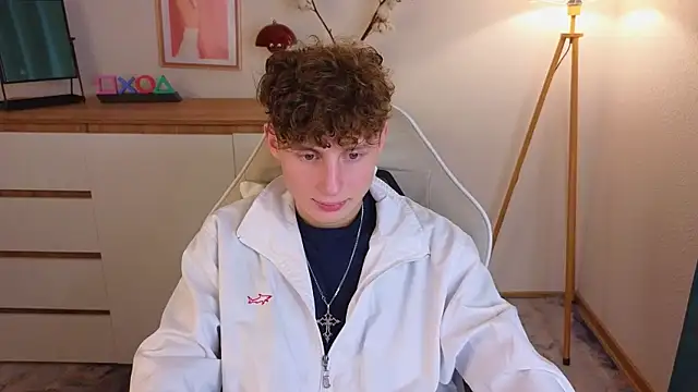 crisp1n online show from October 19, 3:01 pm