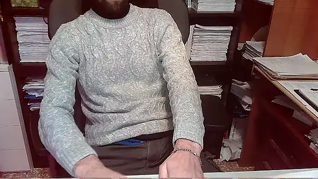 Snapshot of topg84 chatting on October 30, 5:35 pm topg84 online show from October 30, 5:35 pm