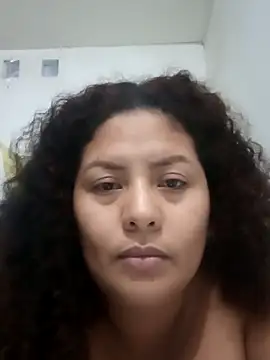 Snapshot of chikis12_ chatting on December 5, 12:19 am chikis12 online show from December 5, 12:19 am