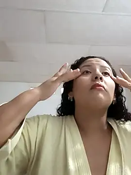 Snapshot of chikis12_ chatting on December 13, 7:53 pm chikis12 online show from December 13, 7:53 pm