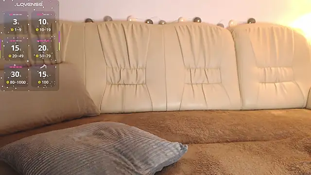 Snapshot of Bella_Rosee4u chatting on December 5, 6:48 pm Bella Rosee4u online show from December 5, 6:48 pm